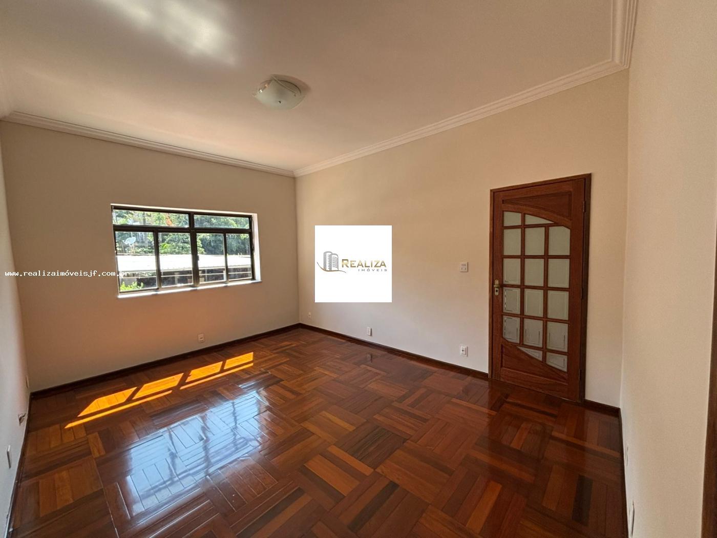 Casa à venda com 3 quartos, 360m² - Foto 2