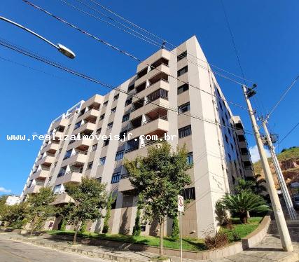 Apartamento à venda com 2 quartos, 70m² - Foto 2